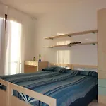 Cozy Two Bedroom With A Swimming Pool 아파트