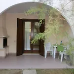 아파트 Cozy Two Bedroom With A Swimming Pool *