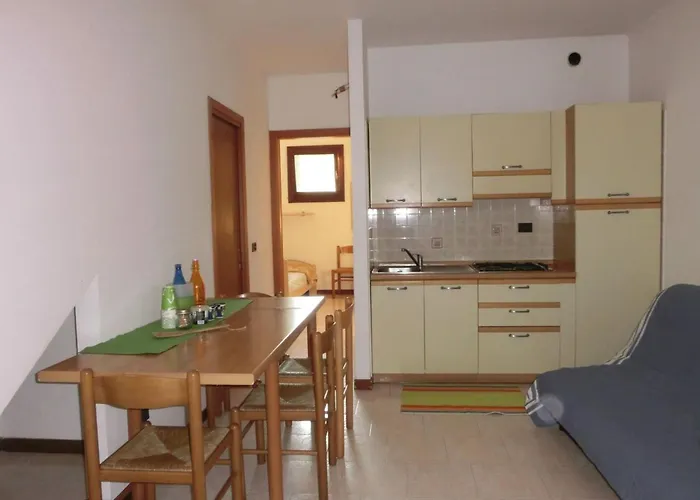 Cozy Two Bedroom With A Swimming Pool