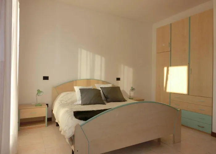 Cozy Two Bedroom With A Swimming Pool Lägenhet