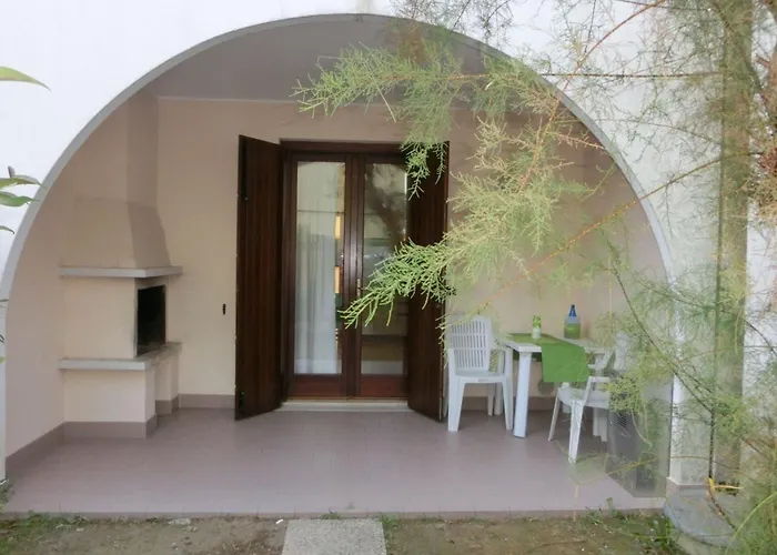 Lägenhet Cozy Two Bedroom With A Swimming Pool *