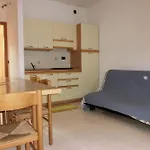 Cozy Two Bedroom With A Swimming Pool