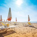 Cozy Two Bedroom With A Swimming Pool Apartman Bibione