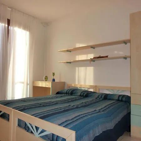 Cozy Two Bedroom With A Swimming Pool Apartment