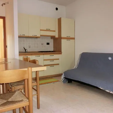 Cozy Two Bedroom With A Swimming Pool