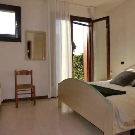 Cozy Two Bedroom With A Swimming Pool ביביונה