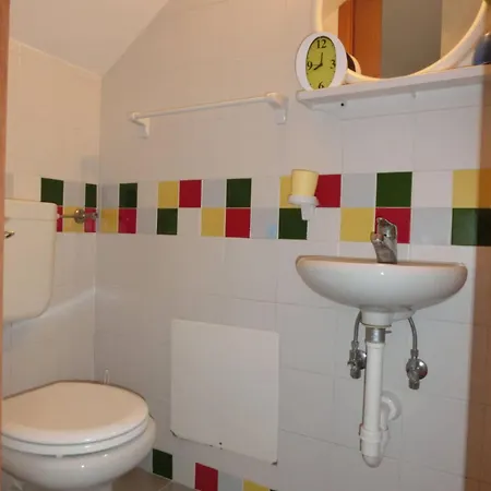 Cozy Two Bedroom With A Swimming Pool Apartment *