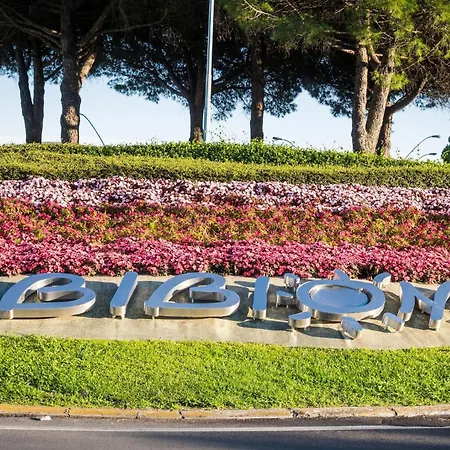 Cozy Two Bedroom With A Swimming Pool Apartment Bibione