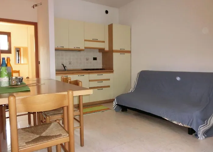 Cozy Two Bedroom With A Swimming Pool