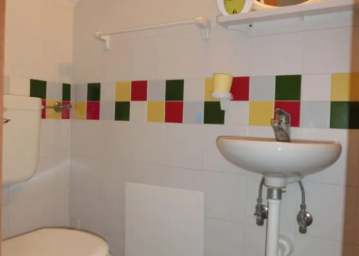 Cozy Two Bedroom With A Swimming Pool Apartment *